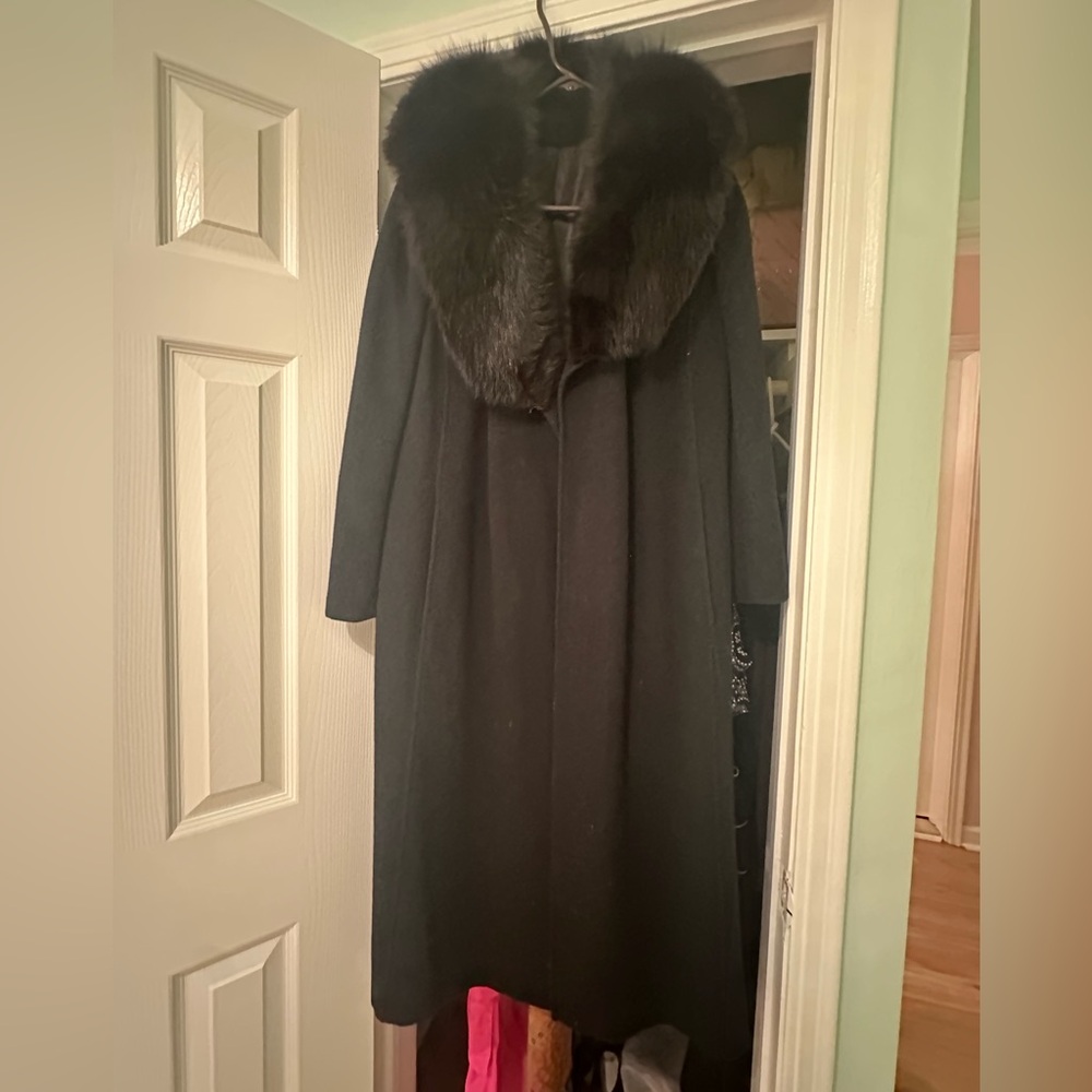 Regency Cashmere Black Coat with Luxurious Collar